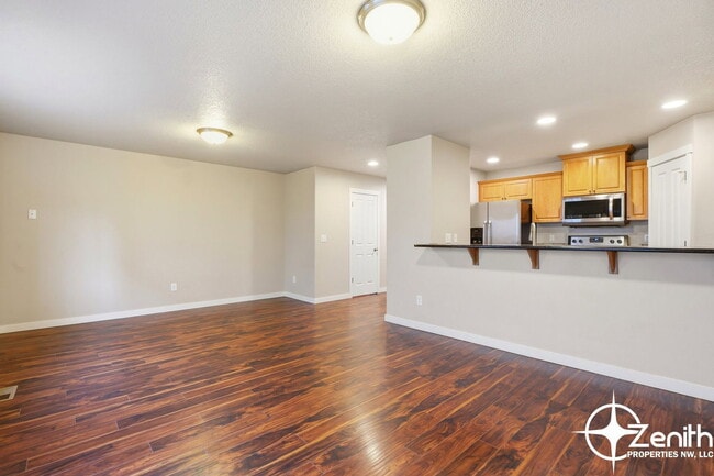 Building Photo - 5618 NE 74th Ct