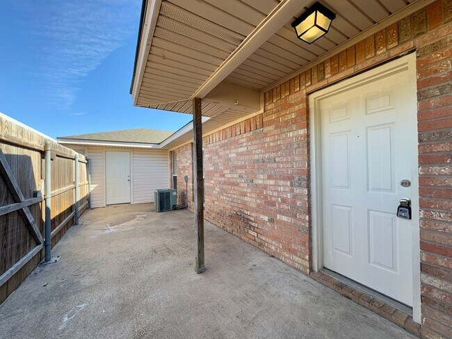 Building Photo - Duplex