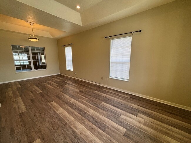 Building Photo - Large home and yard- 4/4 won't last