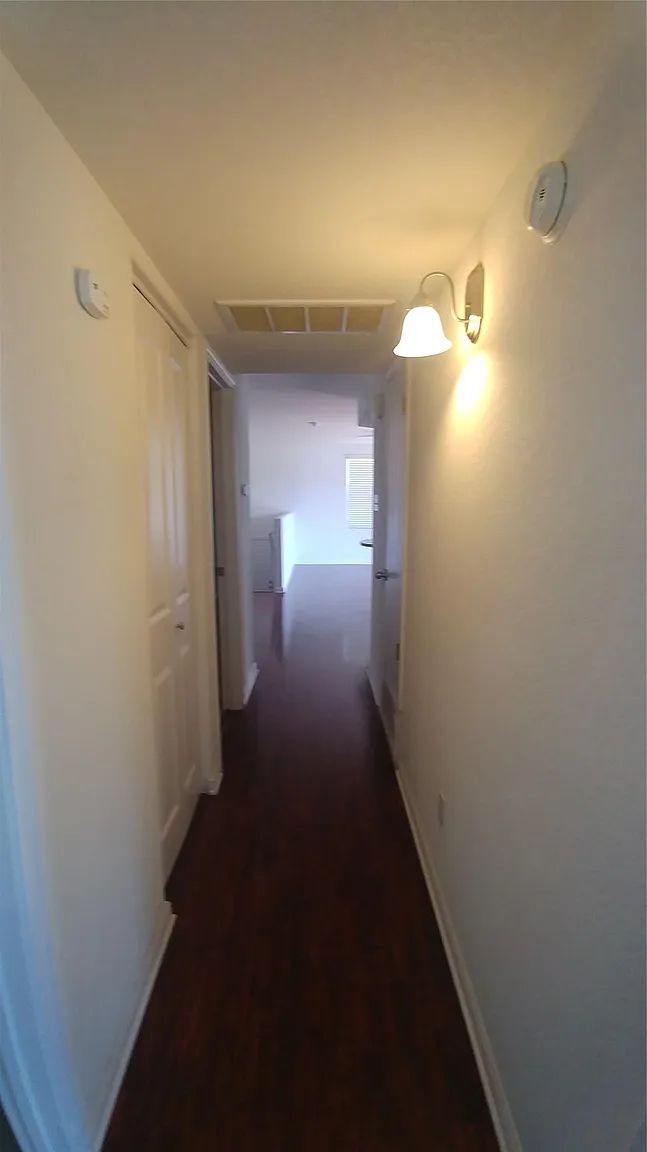 Building Photo - "Charming 1-Bedroom Condo Retreat in San Marcos – Perfect Comfort in 500 Sq Ft!"