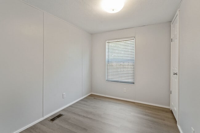 Building Photo - 109 Totem Pole Dr