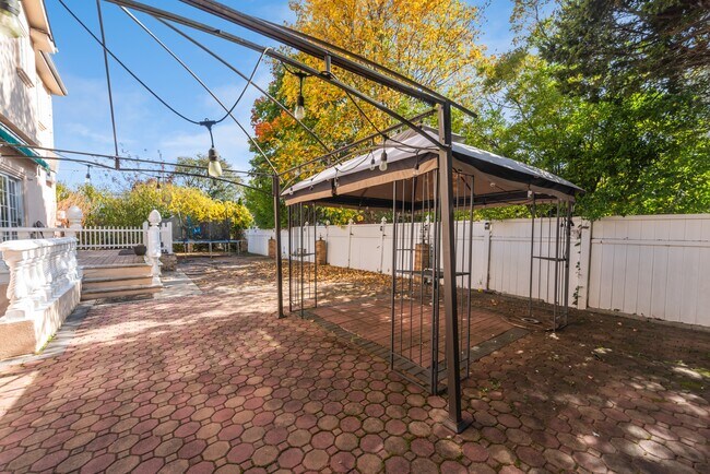 Building Photo - 53 Edward Ave