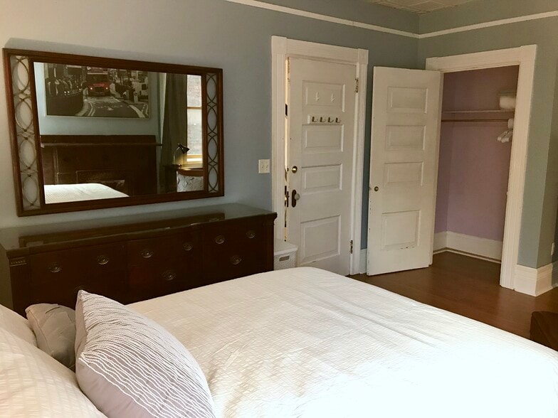 Bedroom showing dresser with mirror, door to hallway, closet - 3284 Dawson Street