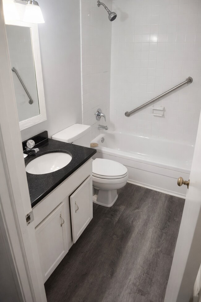 Building Photo - 2810 Carriage Dr