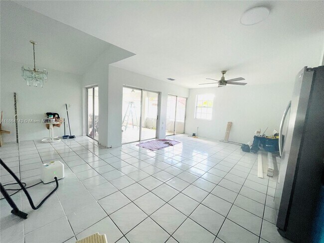 Building Photo - 5500 SW 142nd Pl