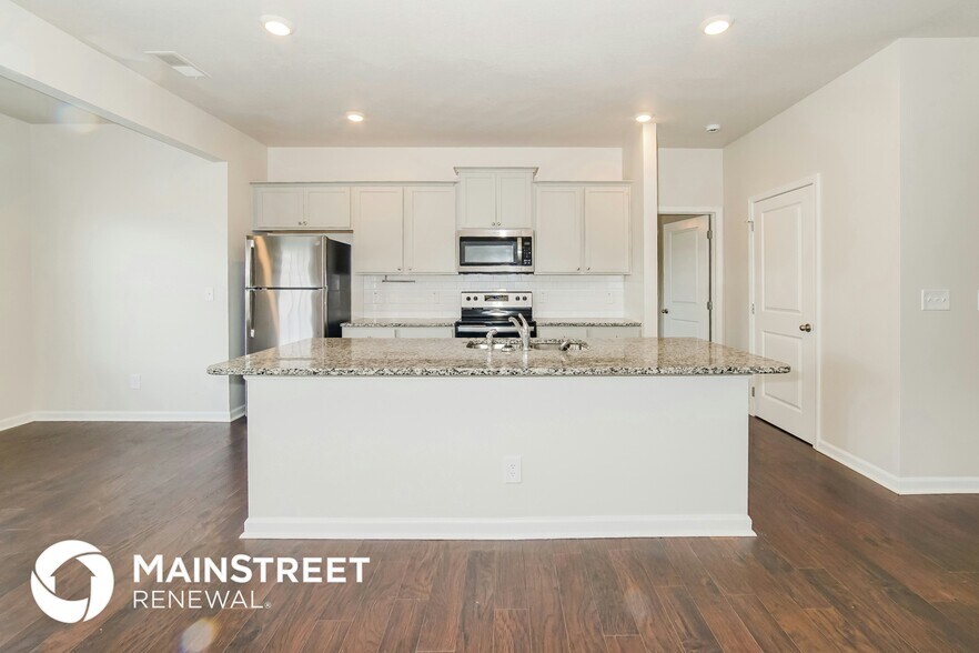 Building Photo - 8129 Dennis Fox Ln