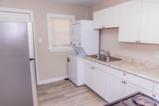 Building Photo - 1/2 Off 1st Month's Rent!! 2 bedroom House in the Randolph Community