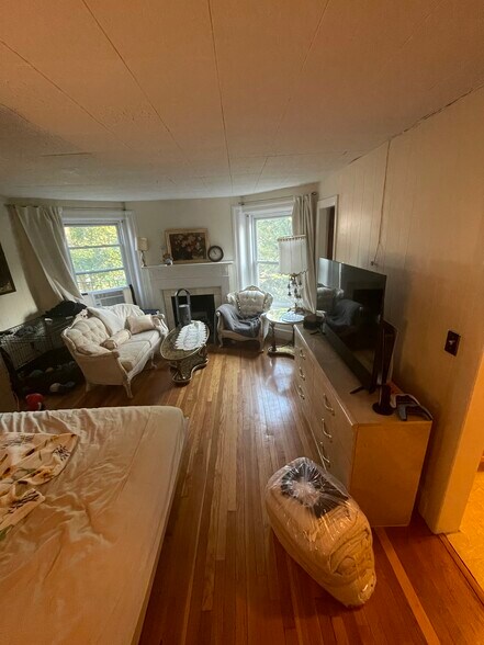 Building Photo - 1057 Beacon St