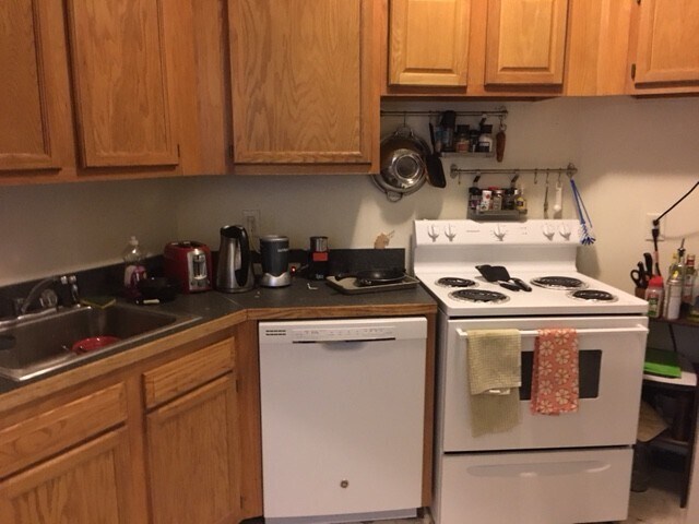 Building Photo - 1589 Beacon St