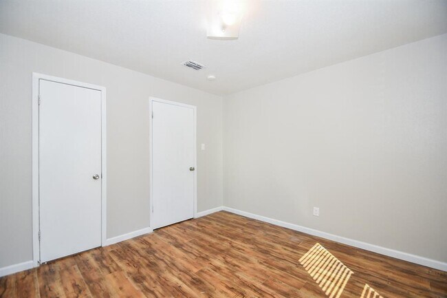 Building Photo - 15063 Woodforest Blvd
