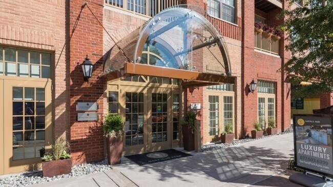 Building Photo - 925 N Garfield St