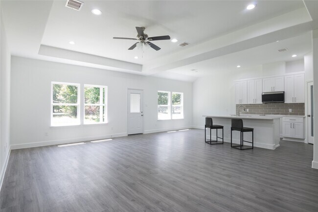 Building Photo - 336 Autumn Ln