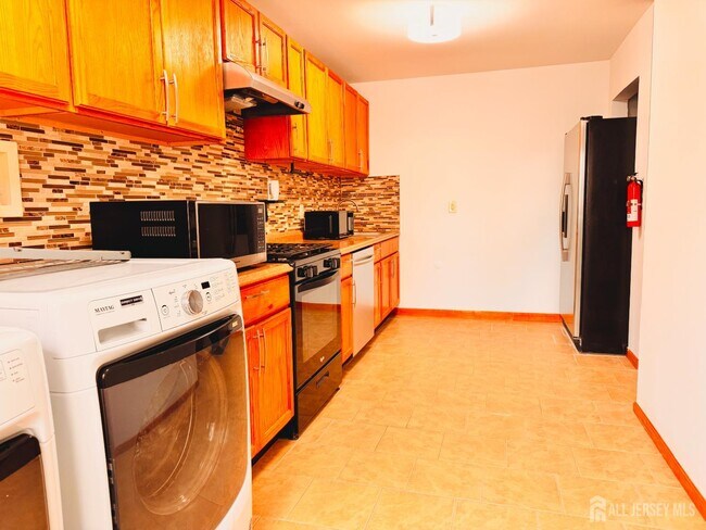 Building Photo - 20 Lake Ave