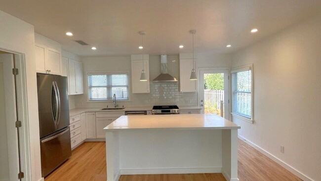 Building Photo - Walnut Creek Gorgeous 3-bedroom 2 bath hom...