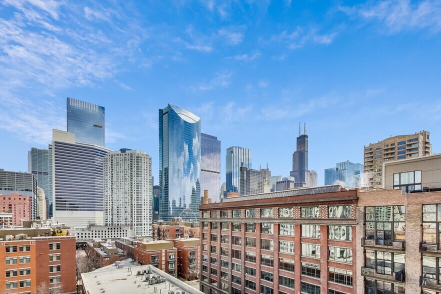 Building Photo - 330 N Jefferson St
