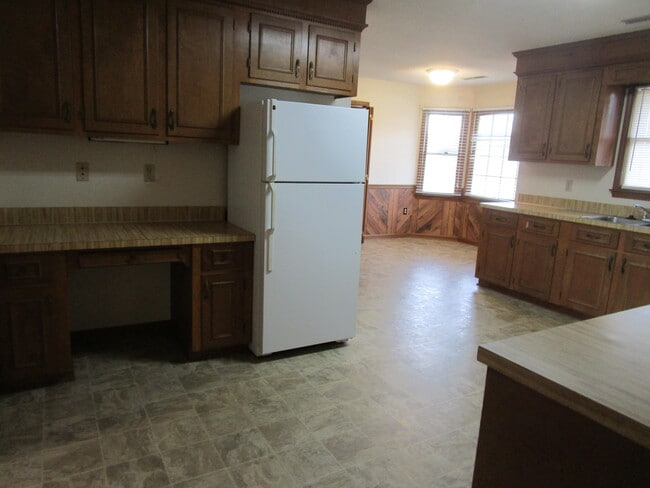 Building Photo - 40 Travis Ct