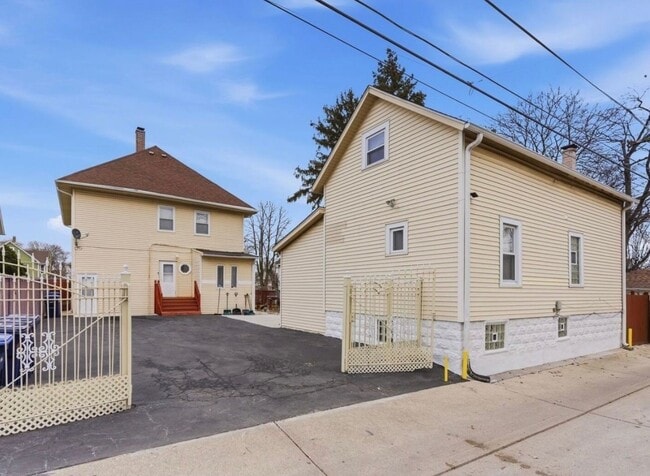 Building Photo - 604 N 8th Ave