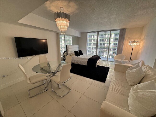 Building Photo - 1750 N Bayshore Dr