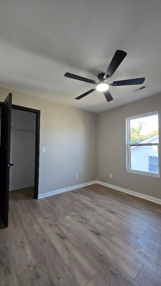 Building Photo - 804 Martin St