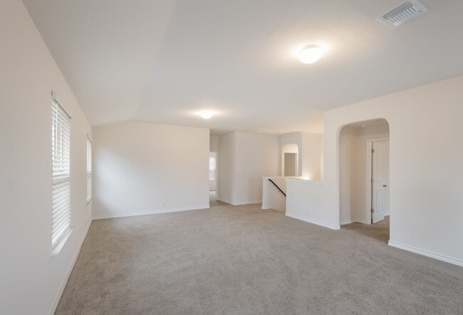 Building Photo - Private Cul-de-Sac Living with Spacious Backyard