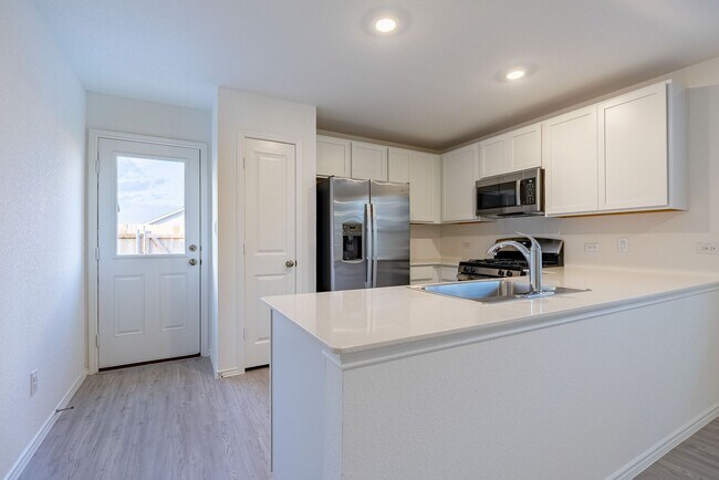 Building Photo - Stunning 3 bedroom, 2 bathroom home in Kyle!!!