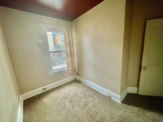 Building Photo - 4 Bed 1-2 Bath- Frick Pittsburgh PA