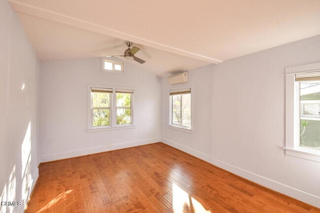 Building Photo - 5259 Aldama St