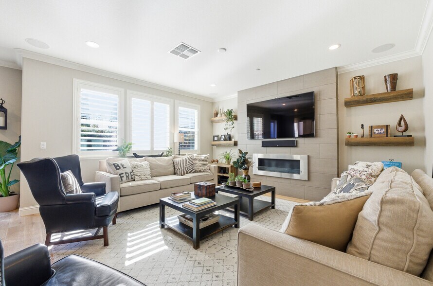 Building Photo - 3528 Ruby Pl