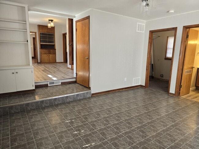 Building Photo - 526 Martinson N