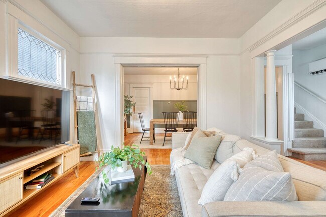 Building Photo - 1032-1036 Southeast 12th Avenue-SI ID1309849P