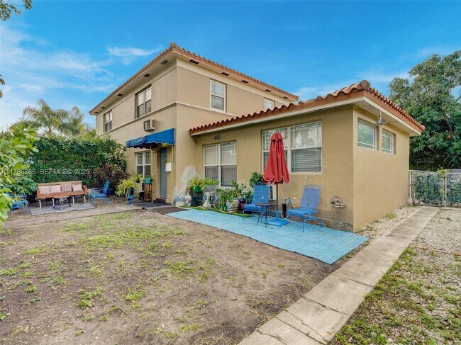 Building Photo - 400 Cadima Ave