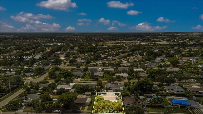 Building Photo - 9530 Jamaica Dr