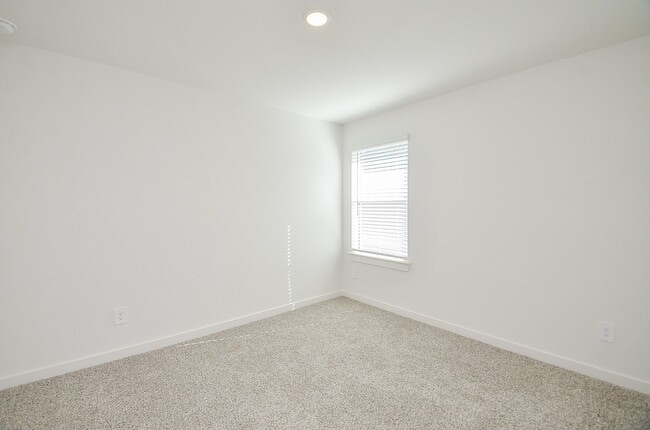 Building Photo - 31134 Royal Acrs Ct