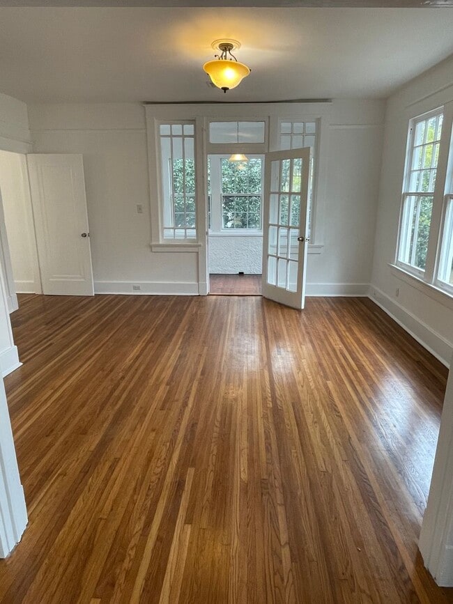 Building Photo - Huge 4BD/2.5BA with Sunroom and Backyard