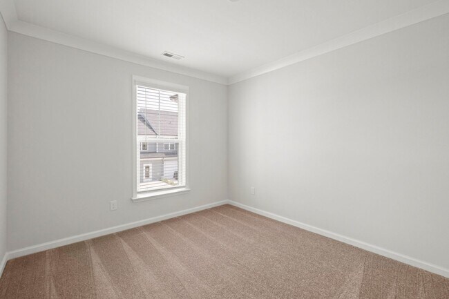 Building Photo - Like A Brand New 3 Bedroom Townhome in the...
