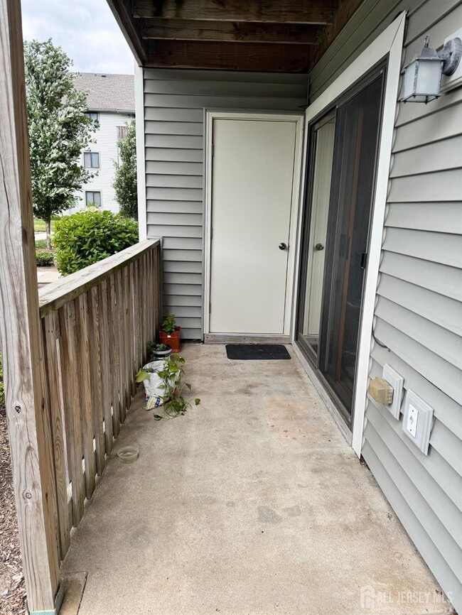Building Photo - 2107 Ravens Crest Dr
