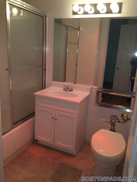 Building Photo - 62 Boylston St