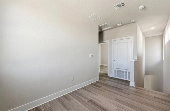 Building Photo - 8401 Orizzonte St