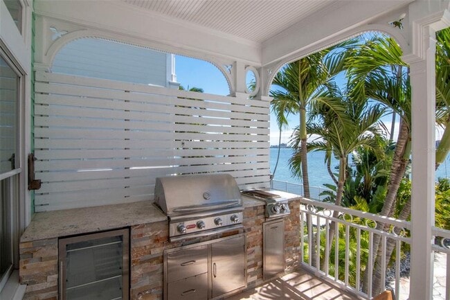 Building Photo - 644 Boca Ciega Isle Dr
