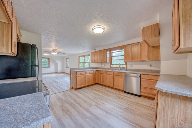 Building Photo - 4465 Mt Troy Rd Ext