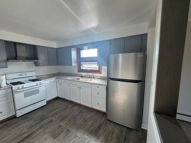 Building Photo - 5943 W 63rd St