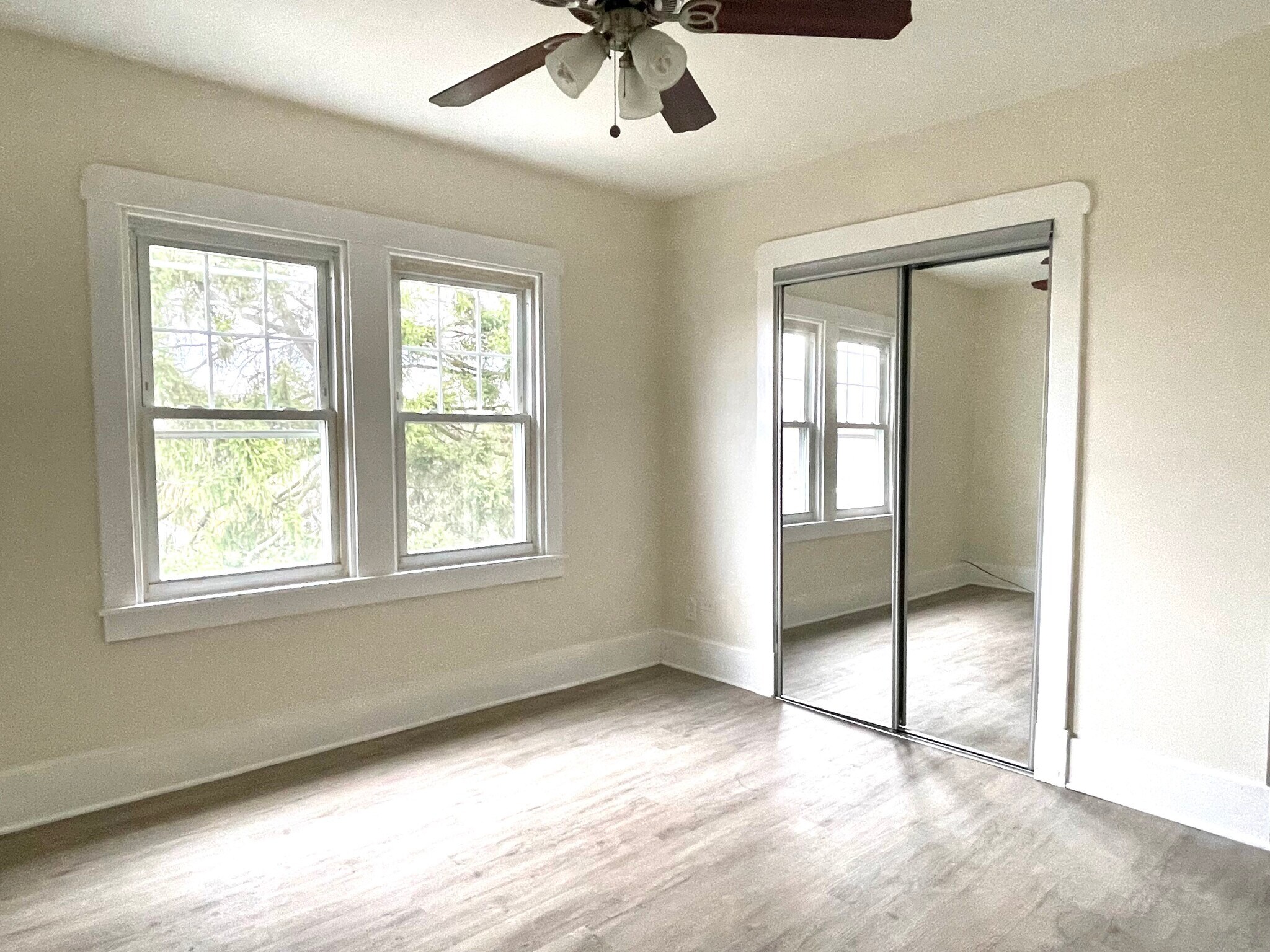 Building Photo - 2331 Los Angeles Ave