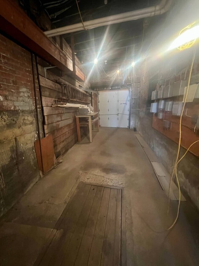 Building Photo - 47 Bridge St