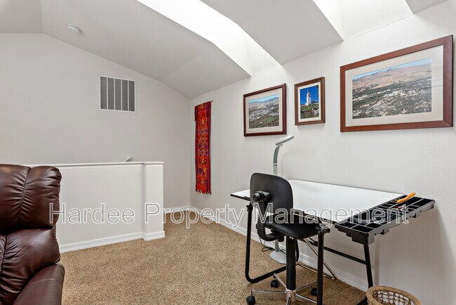 Building Photo - 830 E Riverpark Ln