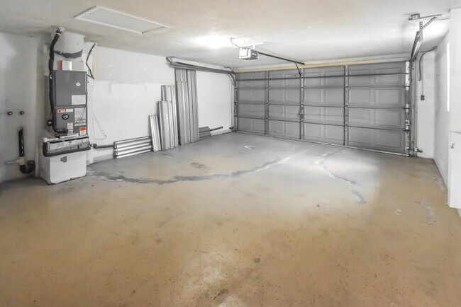 Building Photo - 5633 Mirada Dr