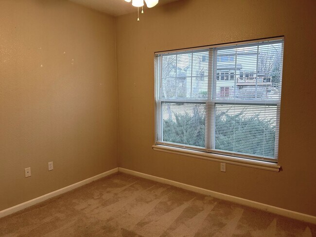 Building Photo - Comfortable 2 Bed 2 Bath Ground-Level Condo in Fort Collins