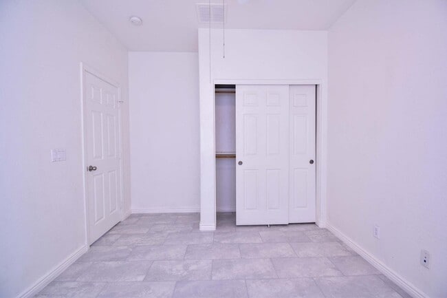 Building Photo - 21017 W Glen St