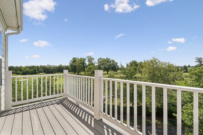 Building Photo - This beautifully maintained end-unit brick...