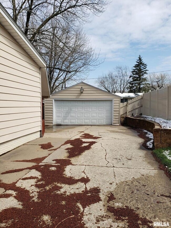 Building Photo - 4811 Candlelight Dr