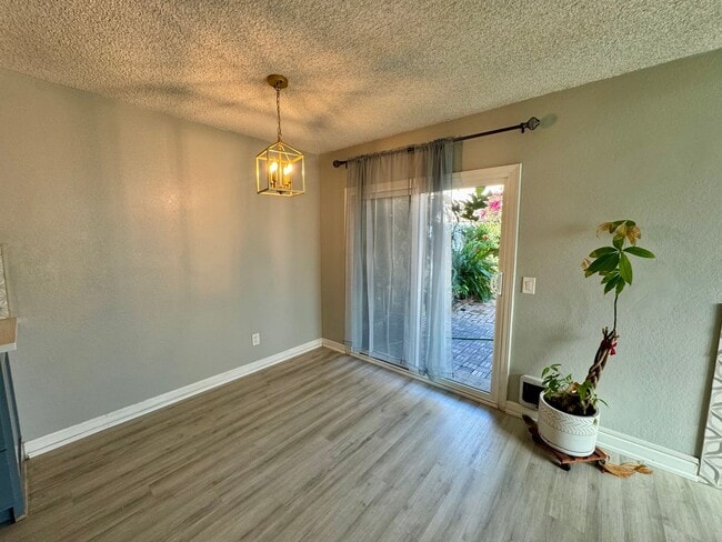 Building Photo - Beautifully Remodeled Home with Private Patio in Ontario